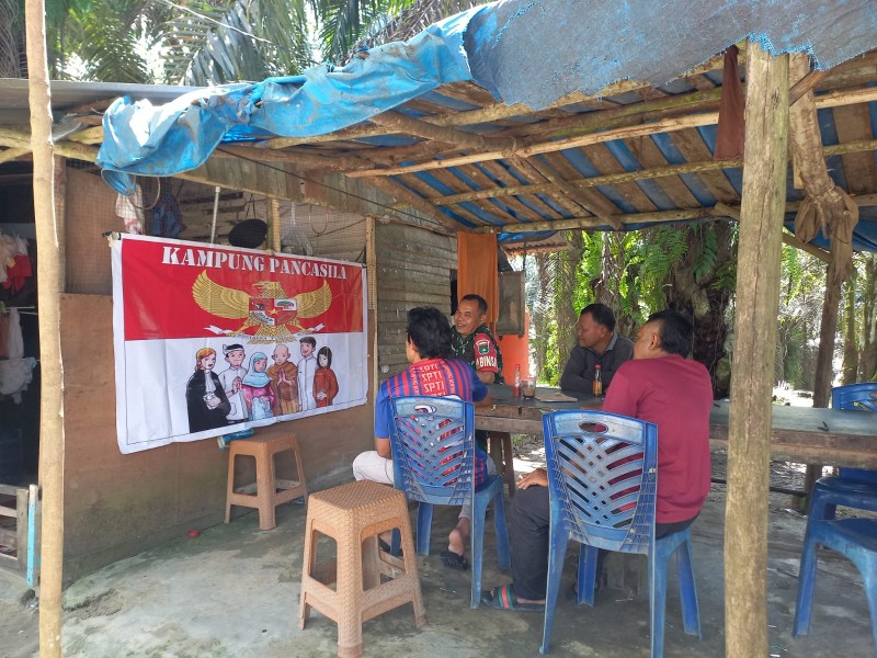 Babinsa Serka Afrisal Laksanakan Komsos, Ajak Warga Maredan Peduli Kesehatan dan Lingkungan