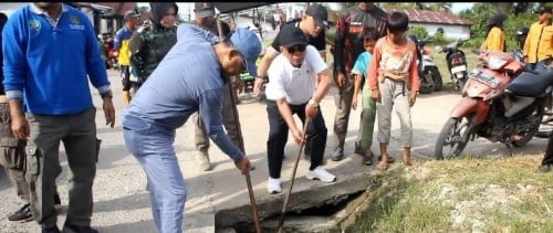 Cegah DBD, Pemkab Rohil Bersama Warga Gelar Goro Massal