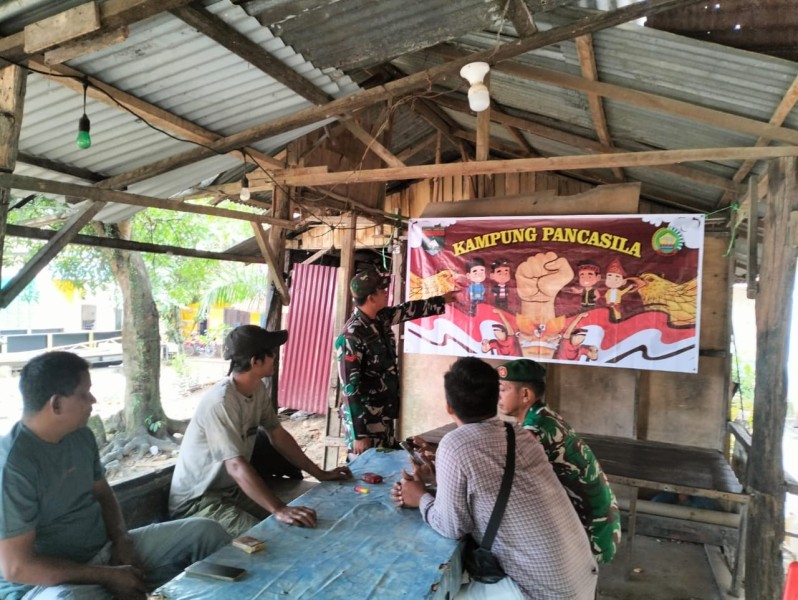 Babinsa Koramil 03/Minas Serda Mayus Maruli Ajak Warga Minas Jaya Hidup Rukun dan Gotong Royong Lewat Sosialisasi Nilai-Nilai Pancasila