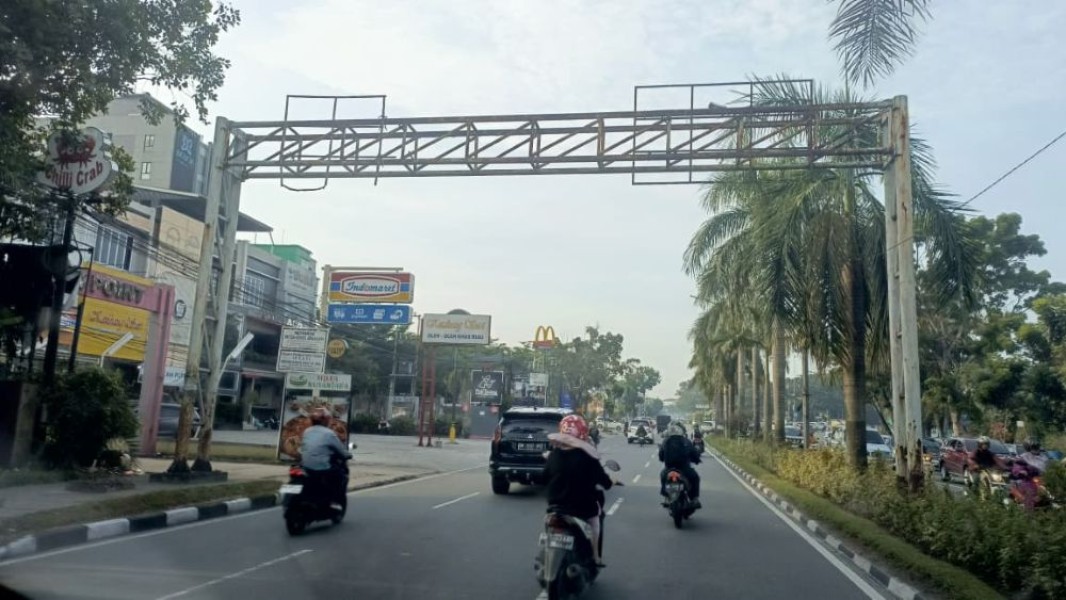 Berada di Lokasi Ramai, Pencuri Gasak Rambu-rambu Lalin dan Panel PJU