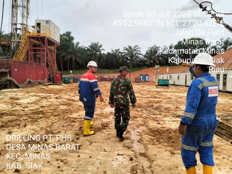 Babinsa Koramil 03/Minas Laksanakan Patroli Keamanan di Lokasi Drilling 6E-42A, Pastikan Situasi Kondusif