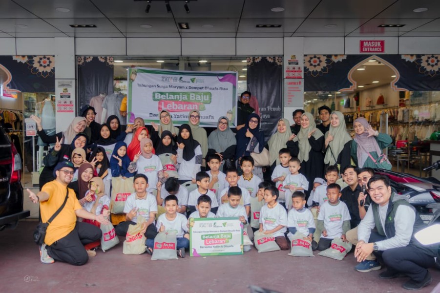 Wujudkan Kebahagiaan Lebaran, Komunitas Sahabat Maryam dan Dompet Dhuafa Riau Ajak Anak Yatim Belanja Baju Baru