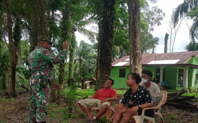 Patroli Karhutla, Babinsa Bagan Besar Ingatkan Warga Jangan Bakar Lahan