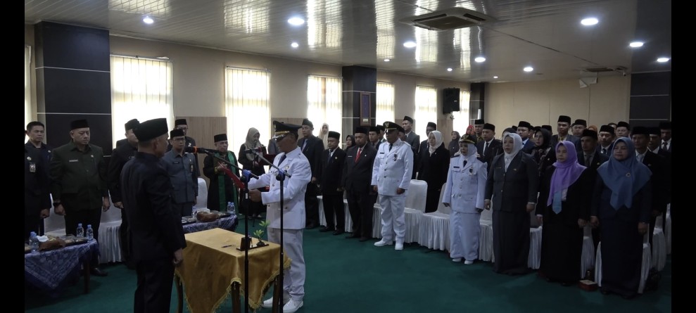 Lantik 27 Pejabat Administrator dan Pengawas, Bupati Inhil: Jabatan adalah Kepercayaan...