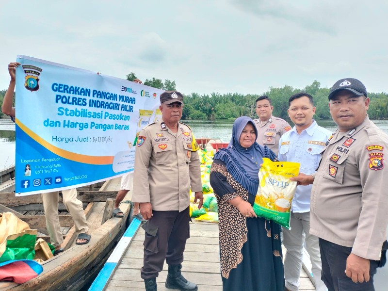 Beras Murah Polsek Gaung Ringankan Beban Warga