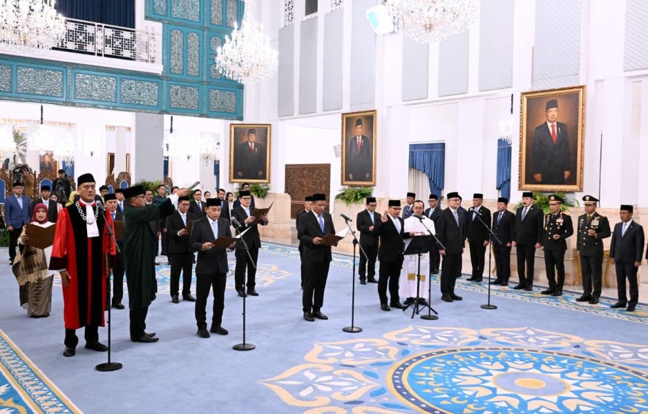 Presiden Saksikan Pelantikan Hakim MK dan Ombudsman RI