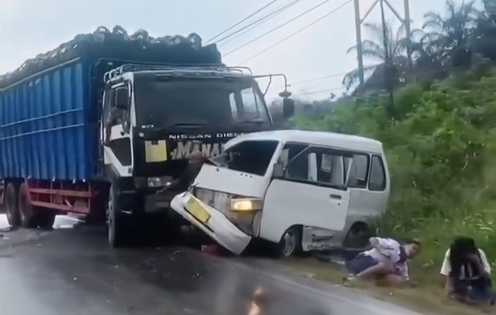 Tabrakan Beruntun di Lintas Duri–Dumai, Oplet Angkut Pelajar SMP Ringsek
