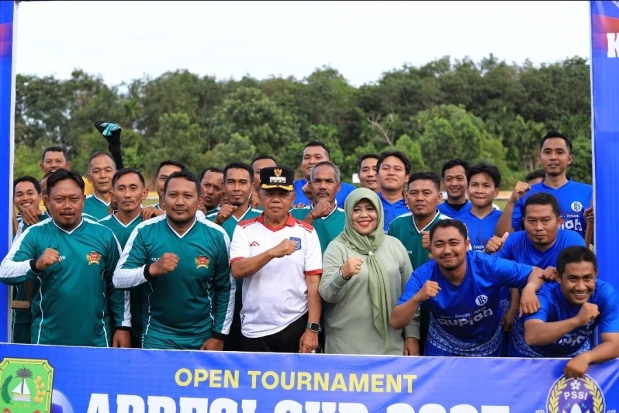 Bupati Asmar Buka Turnamen Apdesi Cup III, Dorong Semangat Sepak Bola di Meranti