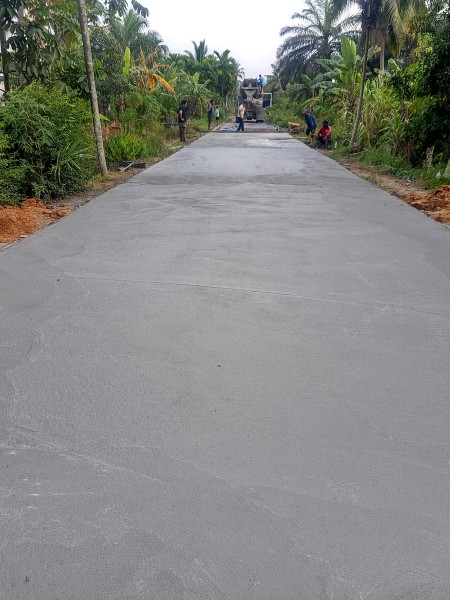 Setelah 42 Tahun, Warga Jalan Bambu RT 18 Lubuk Gaung Akhirnya Nikmati Semenisasi