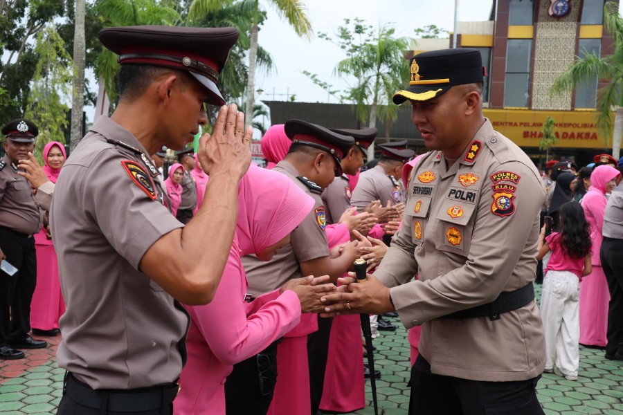 AKBP Sepuh Pimpin Kenaikan Pangkat 63 Personel Polres Siak, Tekankan Tanggung Jawab dan Profesionalisme
