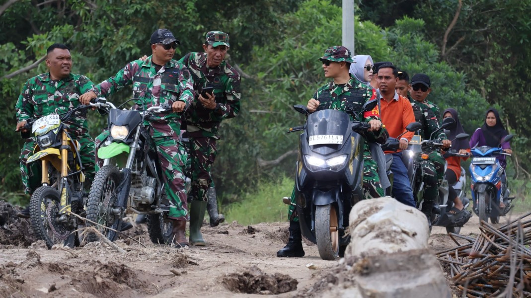 Pastikan Kesiapan Kunjungan Tim Wasev Mabesad, Dandim 0313/KPR Peninjauan Langsung Sasaran Fisik TMMD di Pangkalan Terap