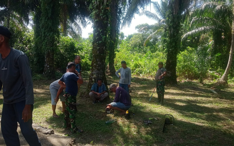 Semangat Gotong Royong Babinsa dan Warga Bagan Besar Jelang Idul Adha