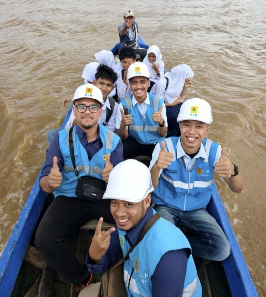 Bersama Bergerak, Bersama Menerangi: PLN Hadirkan Listrik di Desa Mekarsari dan Desa Sei Asam