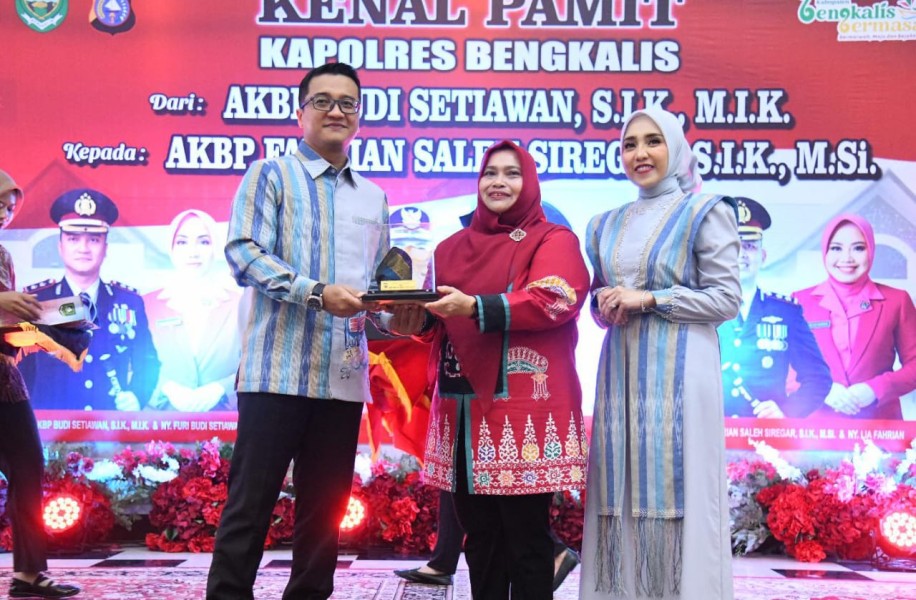 Bupati Kasmarni Apresiasi Kinerja AKBP Budi Setiawan, Sambut Kapolres Baru AKBP Fahrian Saleh Siregar