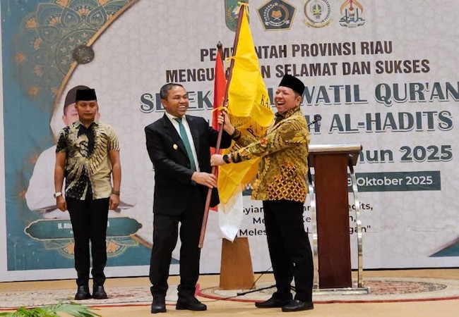 Lepas Kafilah STQH Riau, Gubri: Pejuang Alquran Harus Dihargai Setinggi-tingginya