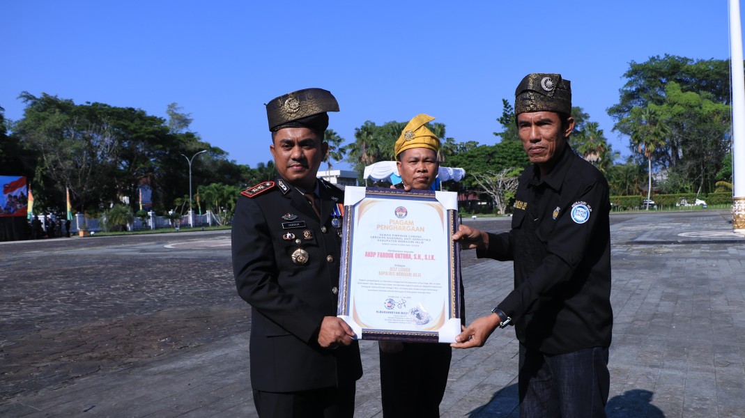 DPC GRANAT Inhil Beri Piagam Penghargaan untuk Kapolres dan Kasat Res Narkoba