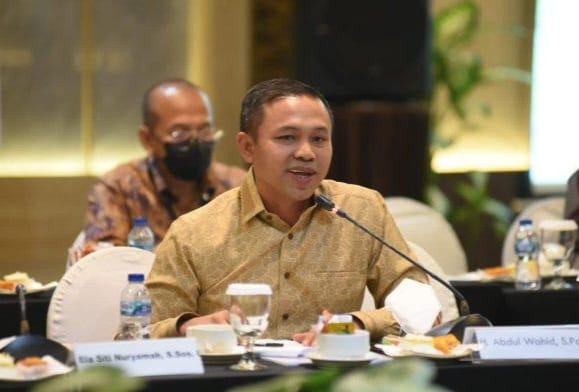 Gubri Abdul Wahid Gratiskan Mutasi Plat BM Kendaraan Perusahaan