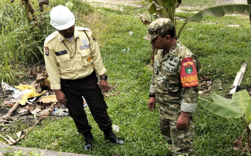 Kodim 0320/Dumai Dukung Swasembada Pangan, Babinsa Dampingi Budidaya Cabai Warga