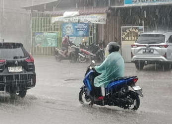 Waspada Hujan Lebat Disertai Petir di Dumai dan Bengkalis Hingga Dini Hari