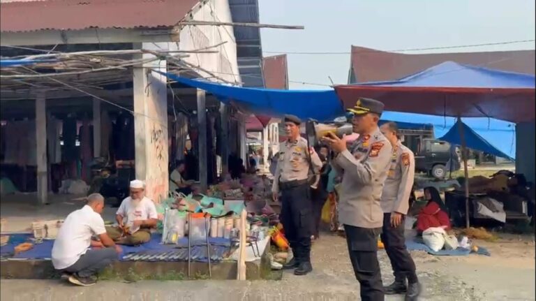 Pasar Tradisional Petapahan Jadi Sasaran Sosialisasi Karhutla, Kapolsek Tapung: Patuhi Maklumat Kapolda Riau, Jangan Membakar Lahan!