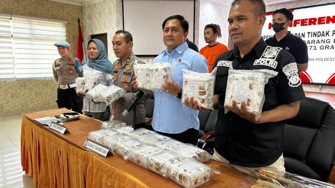 Bawa Sabu 20 Kg, Polisi Gerebek Pasutri di Parkiran Mal SKA Pekanbaru