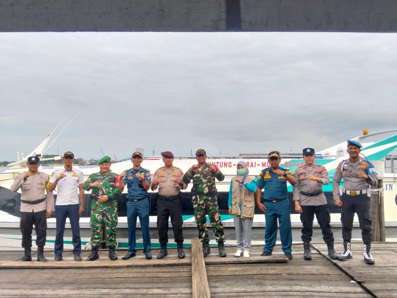 Apel Pengamanan Nataru, Koramil 06/Kateman Bersama Aparat Gabungan Siaga di Pelabuhan