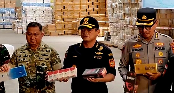 Bea Cukai Bongkar Gudang Rokok Ilegal di Pekanbaru, Negara Selamatkan Ratusan Miliar Rupiah