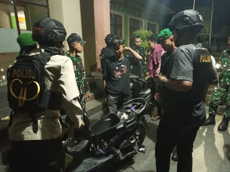 Tim Raga Res Kampar Bersama TNI Laksanakan Patroli Humanis Malam Hari, Jaga Kamtibmas Di Berbagai Titik Strategis Bangkinang