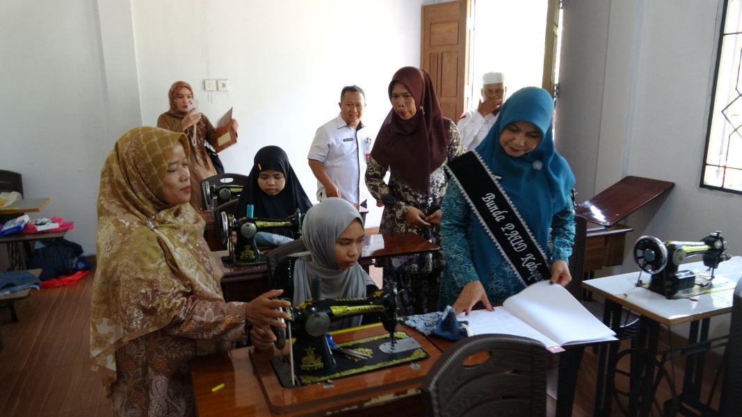 Bunda PAUD Inhil Tinjau PKBM Melati Indah, Dorong Penguatan Keterampilan dan Pendidikan Nonformal
