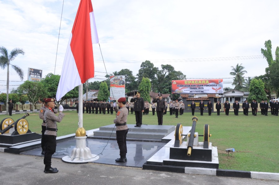 Polres Kampar Gelar Upacara Bendera Peringatan Hari Lahir Pancasila Tahun 2025