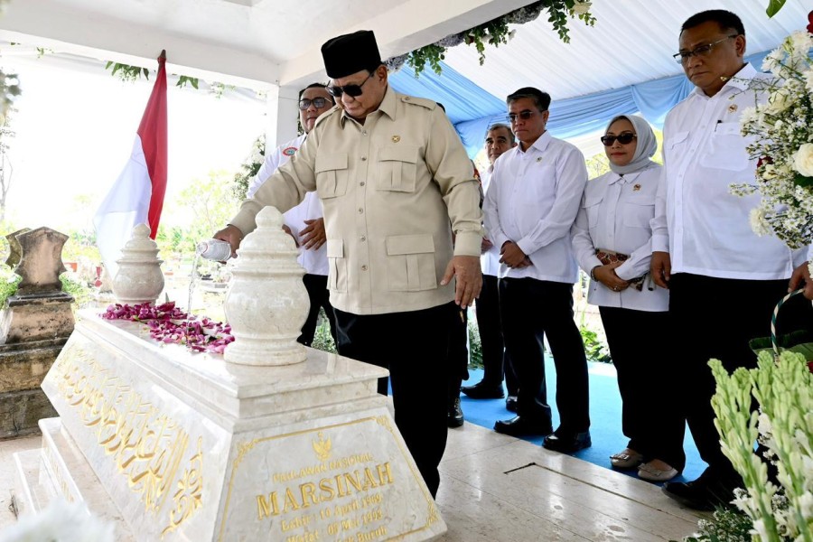 Prabowo Ziarah ke Makam Marsinah Usai Resmikan Museum dan Rumah Singgah di Nganjuk