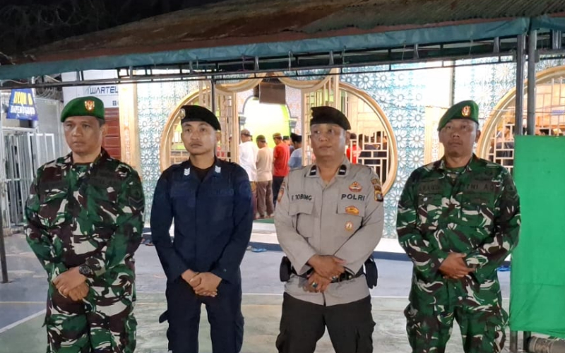 Dua Personel Kodim 0320 Terlibat Pengamanan Salat Tarawih di Rutan Dumai