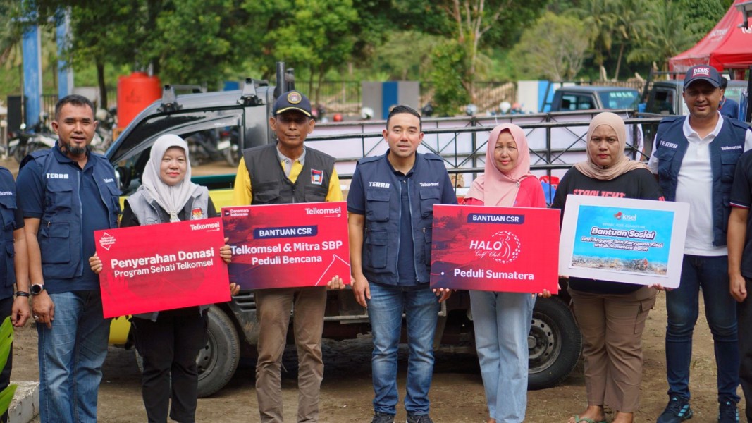 Bangkit Bersama Pascabencana, Telkomsel Kembali Salurkan Bantuan CSR dan Posko Layanan di Padang