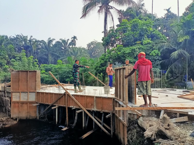 Kodim 0320/Dumai Lanjutkan Pembangunan Jembatan Beton Tahap VII di Lubuk Gaung