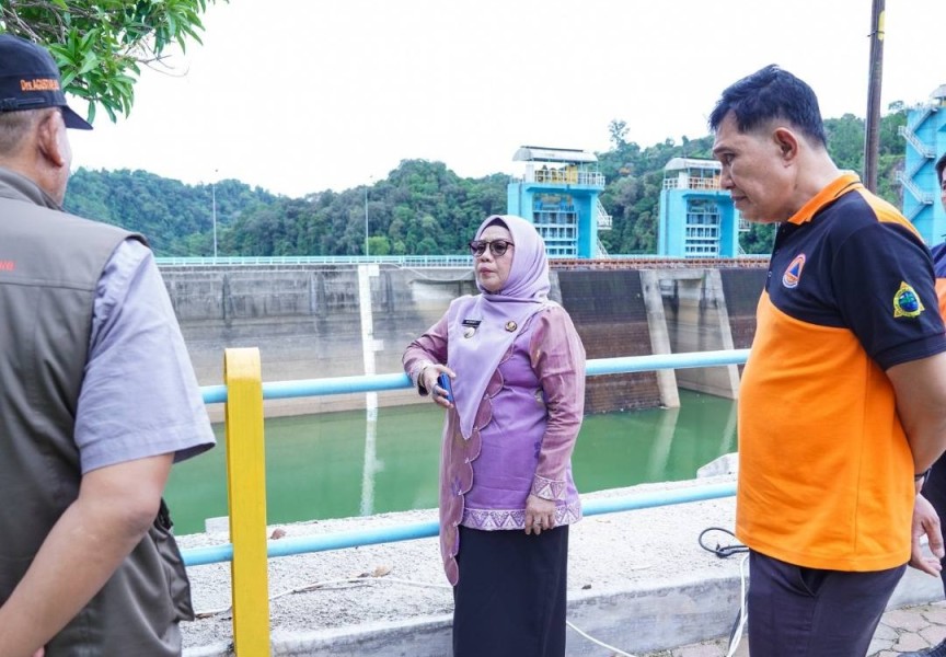 Wabup Kampar Tinjau Kondisi Debit Air PLTA Koto Kampar