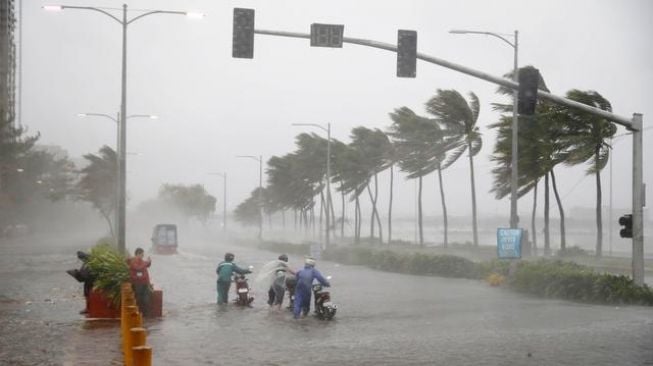 Siang hingga Dini Hari Sebagian Besar Wilayah Riau Berpotensi Hujan