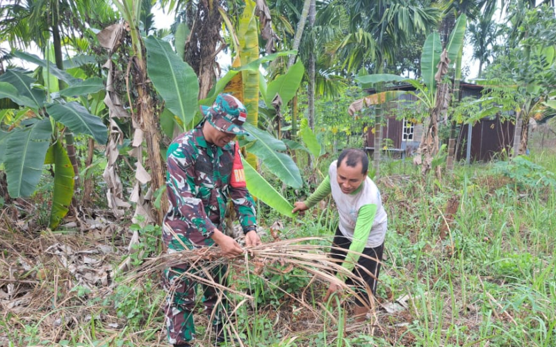 Sinergi TNI dan Warga: Babinsa Dumai Selatan Kawal Pertanian dan Antisipasi Karhutla