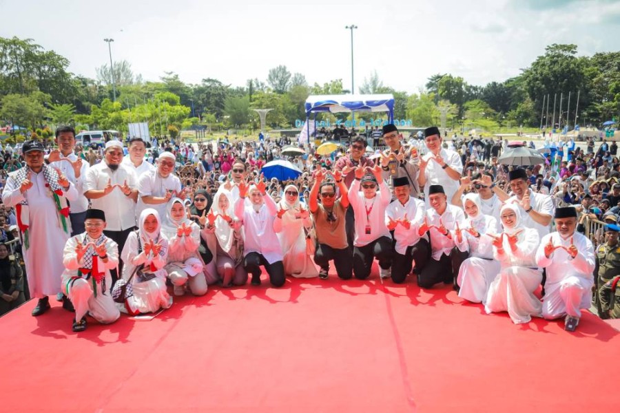 Ribuan Warga Dumai Padati Konser Kemanusiaan Wali Band untuk Sumatera dan Palestina