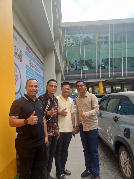 Keakraban Mantan Bupati Rohil Afrizal Sintong dan Wakil Bupati Aktif Jhoni Charles Jadi Sorotan di Tengah Dinamika Politik