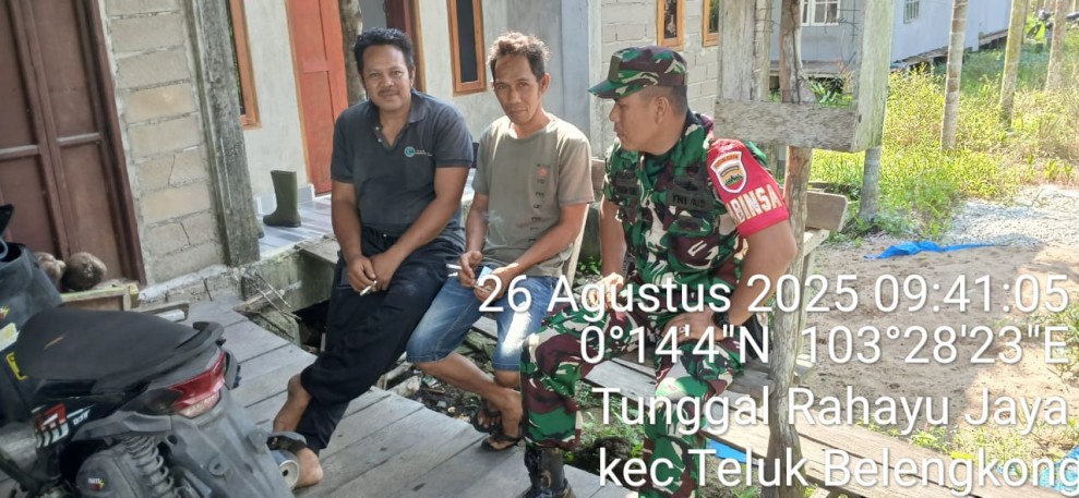 Babinsa Koramil 06/Kateman Jalin Silaturahmi dan Ajak Warga Jaga Kamtibmas
