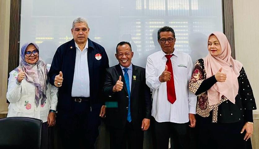 Usai Raih Gelar Doktor, Dosen UIR Akmar Efendi  Lulus Profesi Insinyur di Universitas Andalas