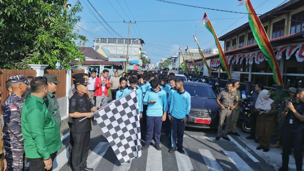 Bupati Meranti Buka PKG untuk Pelajar dan Lepas Gerak Jalan Sehat