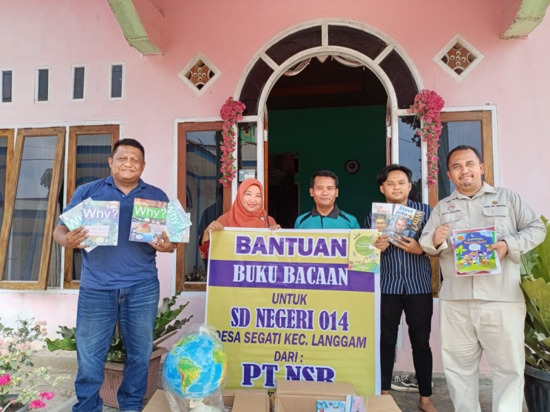 PT Nusantara Sentosa Raya Salurkan Bantuan Buku dan Perlengkapan Belajar untuk SDN 014 Segati
