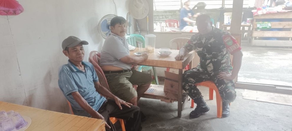 Koptu Al Alim Jalin Silaturahmi dan Lakukan Pengawasan SDM di Desa Sungai Simbar