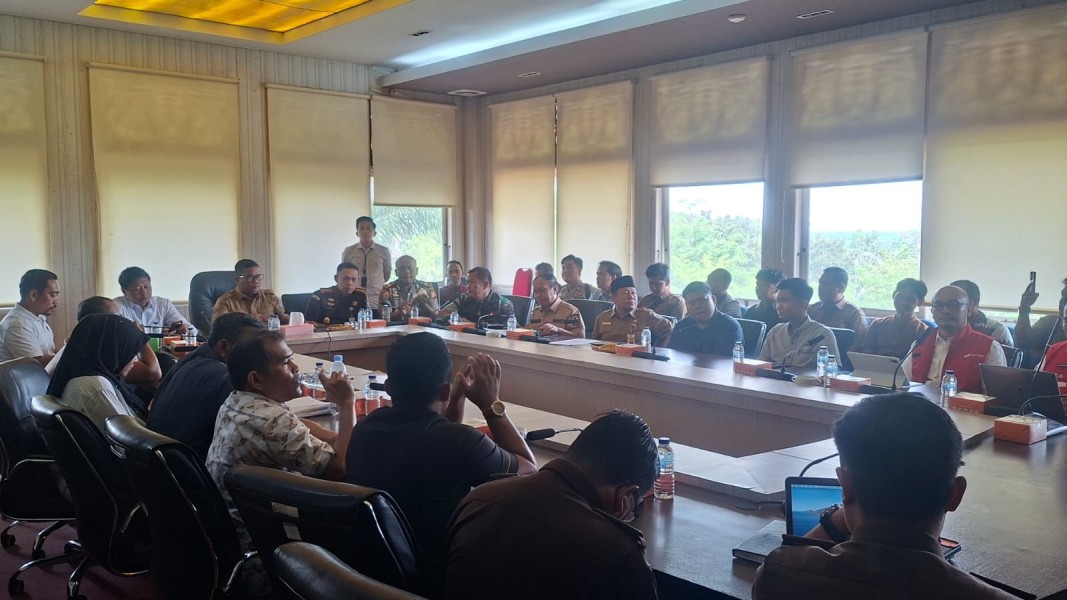 Rakor Penanganan Kelangkaan BBM, Bupati Pelalawan Tekankan Solusi Cepat untuk Masyarakat