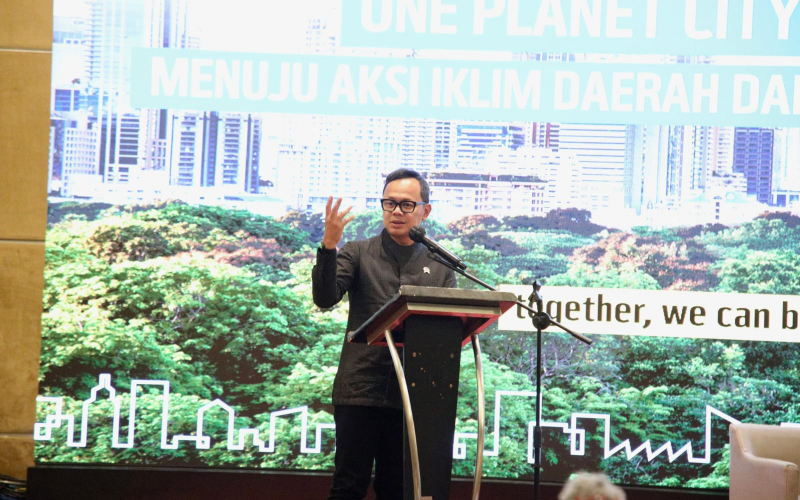 Wamendagri Bima Arya: Kepala Daerah Harus Paham Isu Perubahan Iklim dan Pengurangan Gas Emisi