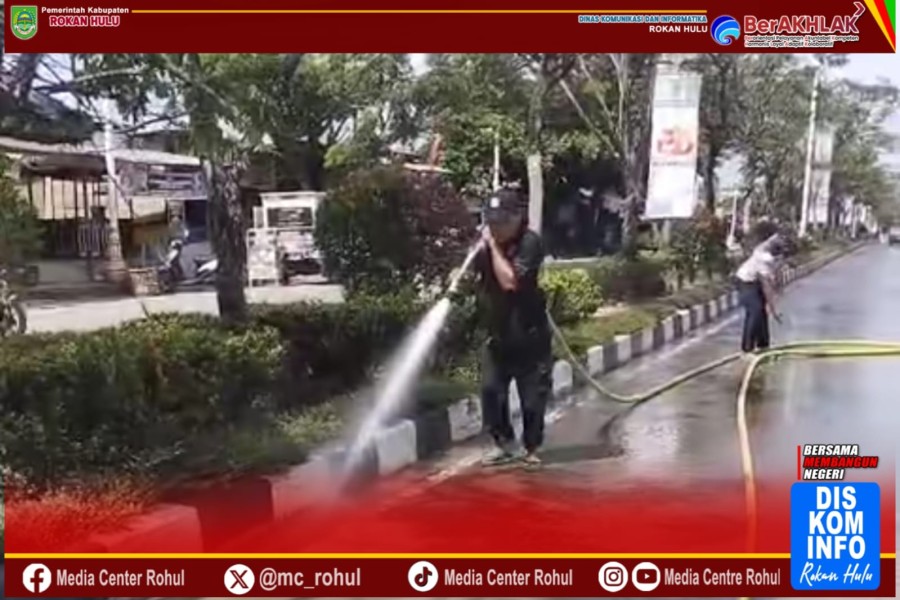 Jelang HUT ke-26, Bupati dan Wabup Rohul Instruksikan Pembersihan Jalan Protokol Pasir Pengaraian