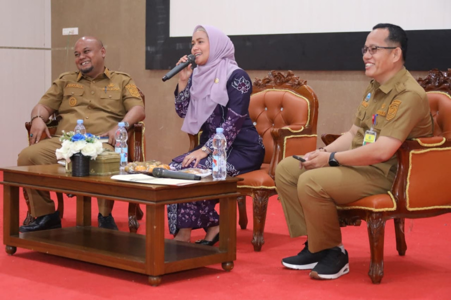 Kado Legislator Riau Karmila Sari Untuk HUT Siak Ke-26: 4.000 Kuota Program Indonesia Pintar untuk SD/SMP