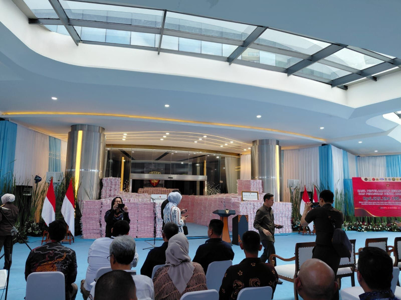 Presiden Hadiri Penyerahan Rp 6,6 Triliun Denda Penertiban Kawasan Hutan di Kejagung RI