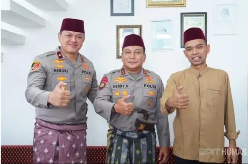 Kapolda Riau Bersilaturahmi dengan Ustaz Abdul Somad, Bahas Kerukunan dan Kamtibmas
